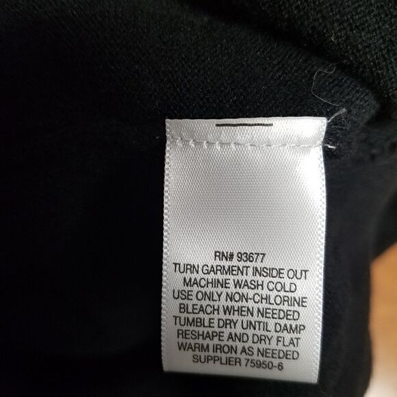 Liz Claiborne Large knitt black v neck sweater. Has ribbed bottom - Picture 4 of 4